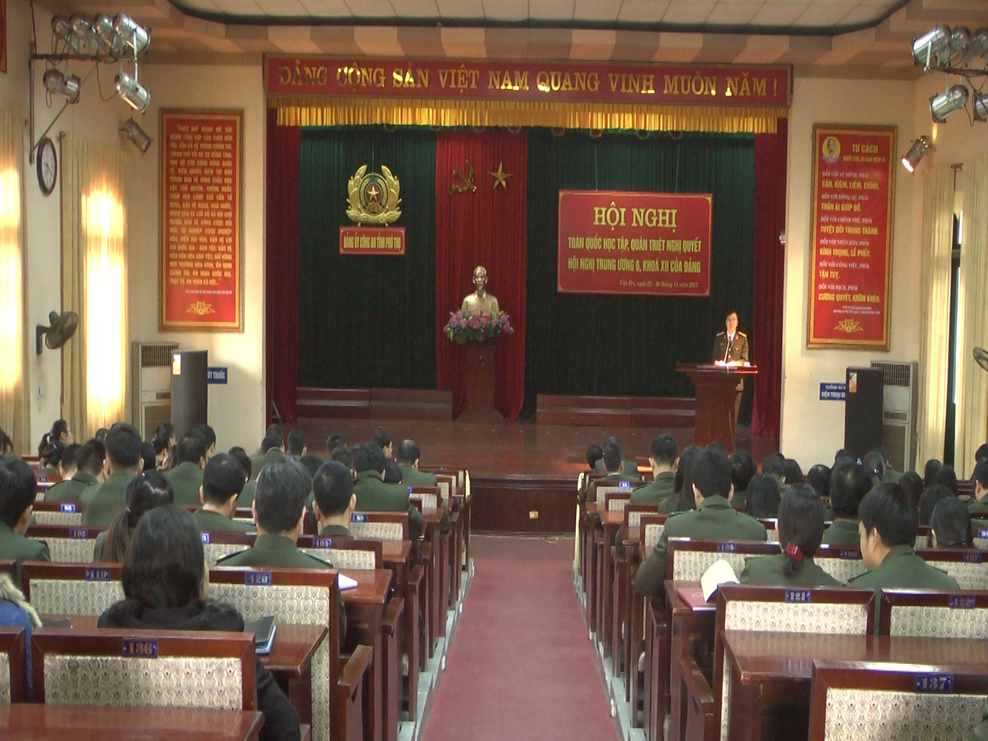 Toàn cảnh hội nghị